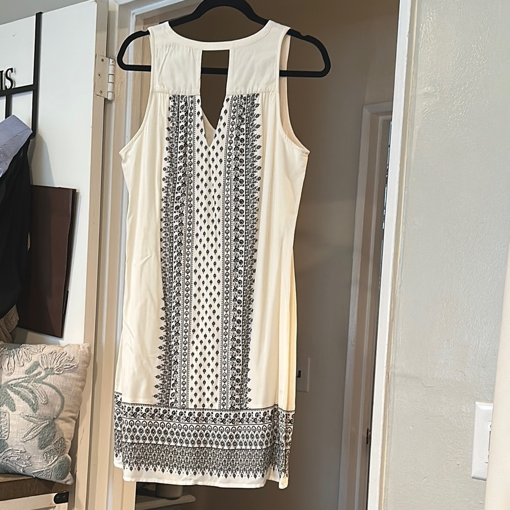 Old Navy Cream and Black Graphic Sleeveless Dress